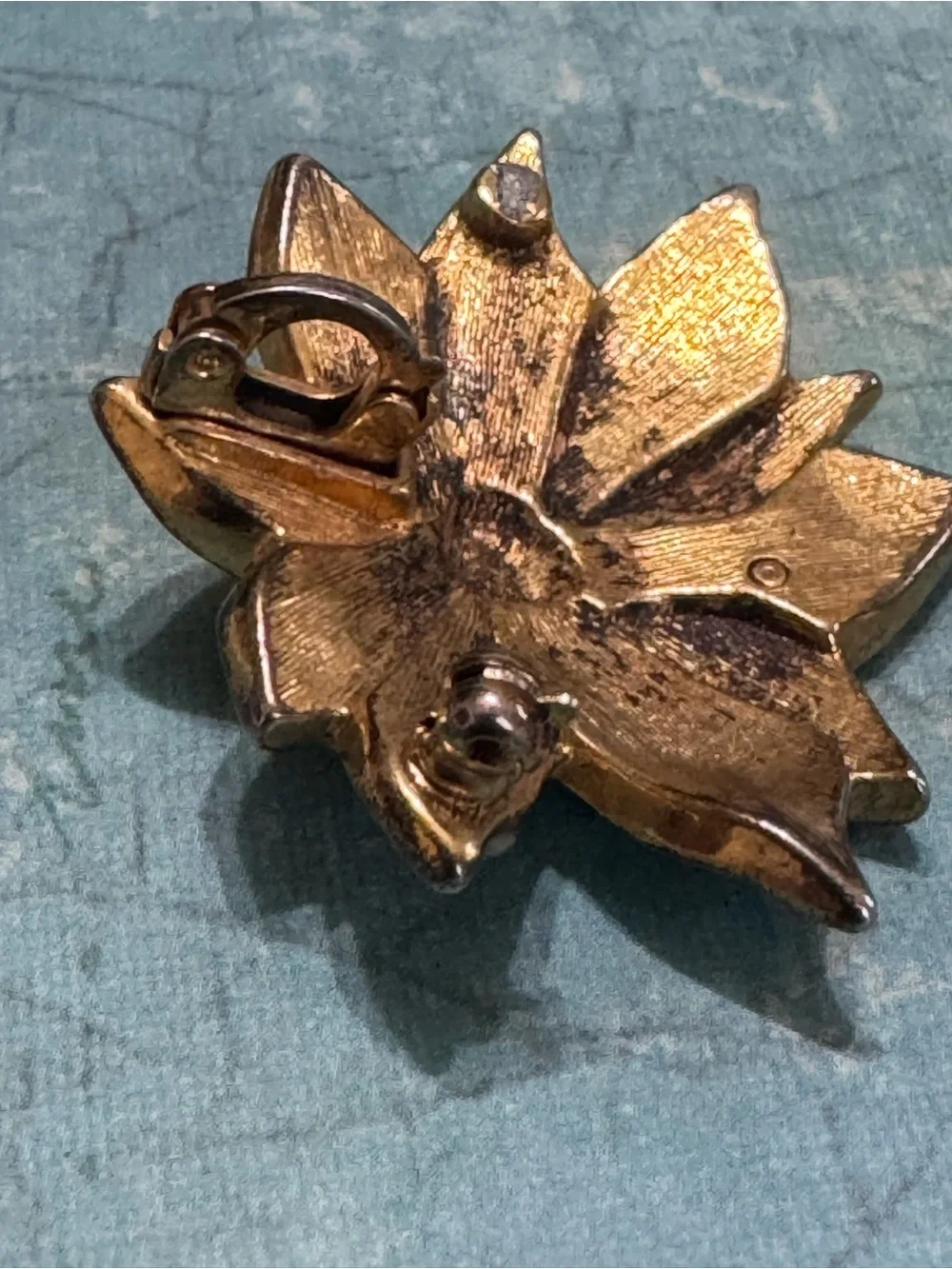 FOUR DAMAGED BROOCHES